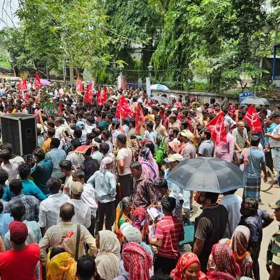 ভোটাধিকার ফেরানোর দাবিতে ও উচ্ছেদের প্রতিবাদে রামপুরহাটে সিপিএমের সমাবেশ।