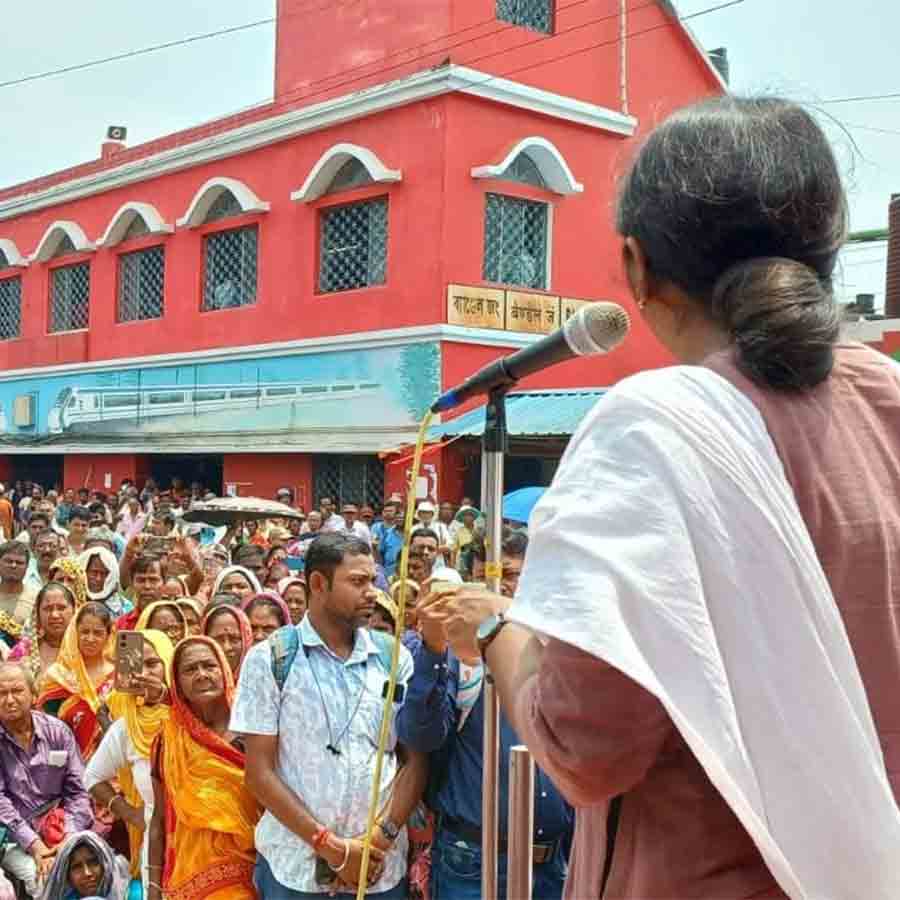 Left continues protest against eviction drive