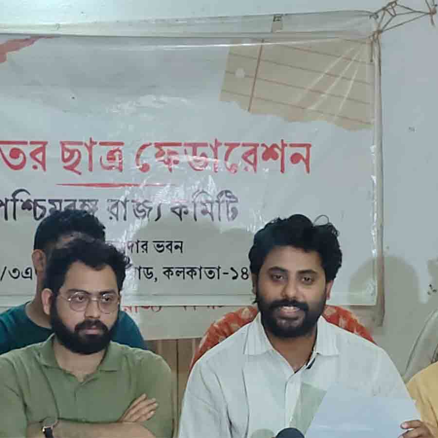 দীনেশ মজুমদার ভবনে নানা দাবিতে সরব এসএফআই নেতৃত্ব।