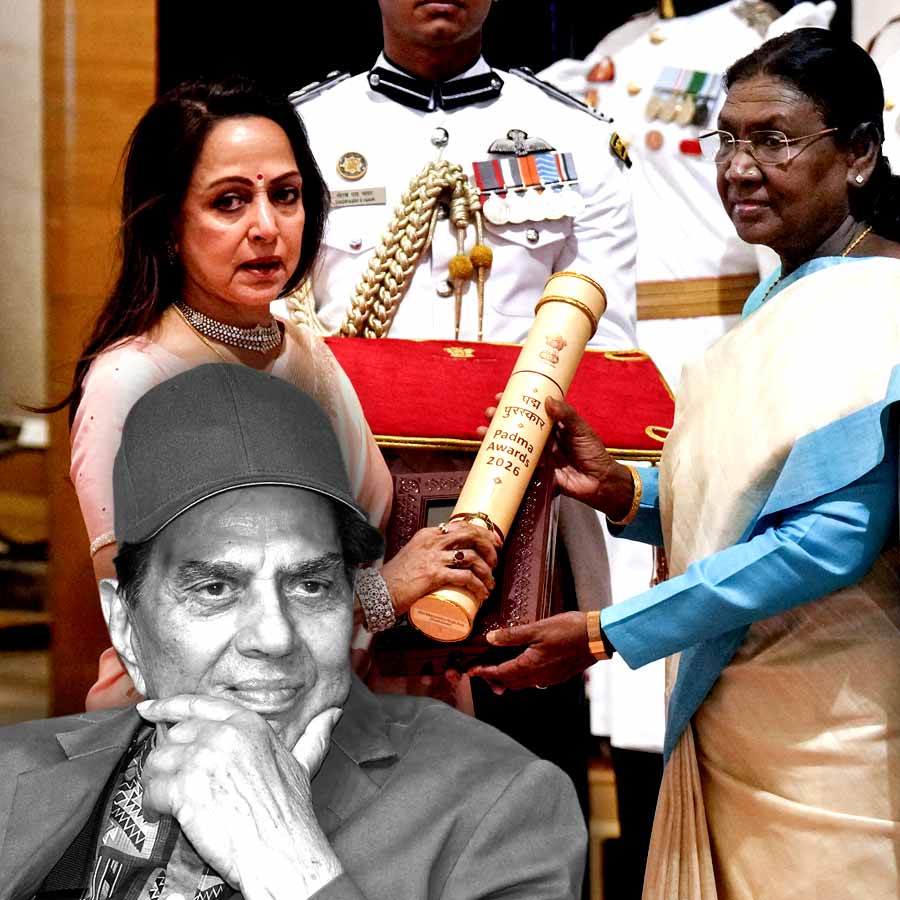 Hema Malini Shares she could Feel Dharmendra's Presence while receiving Padma Vibhushan Award on his behalf dgtl
