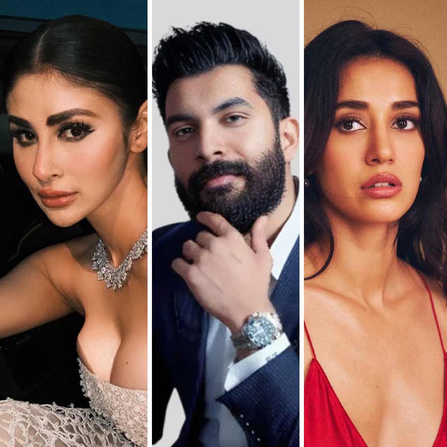 Mouni Roy Kiss Disha Patani calls her little sister later Delete the post dgtl