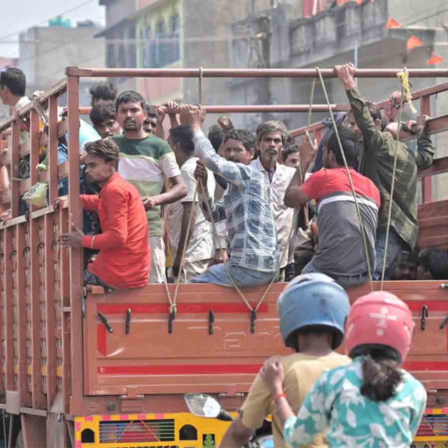 Migrant Labour returning home.