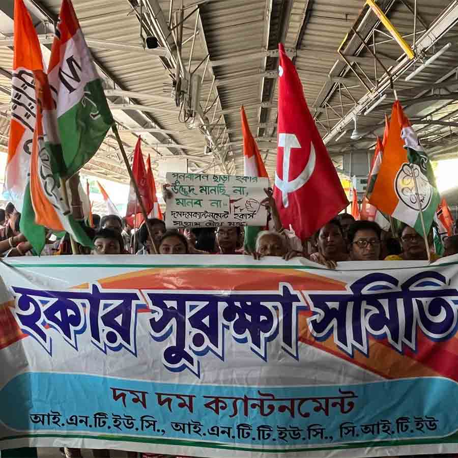 Protests get intensified against hawker eviction drive