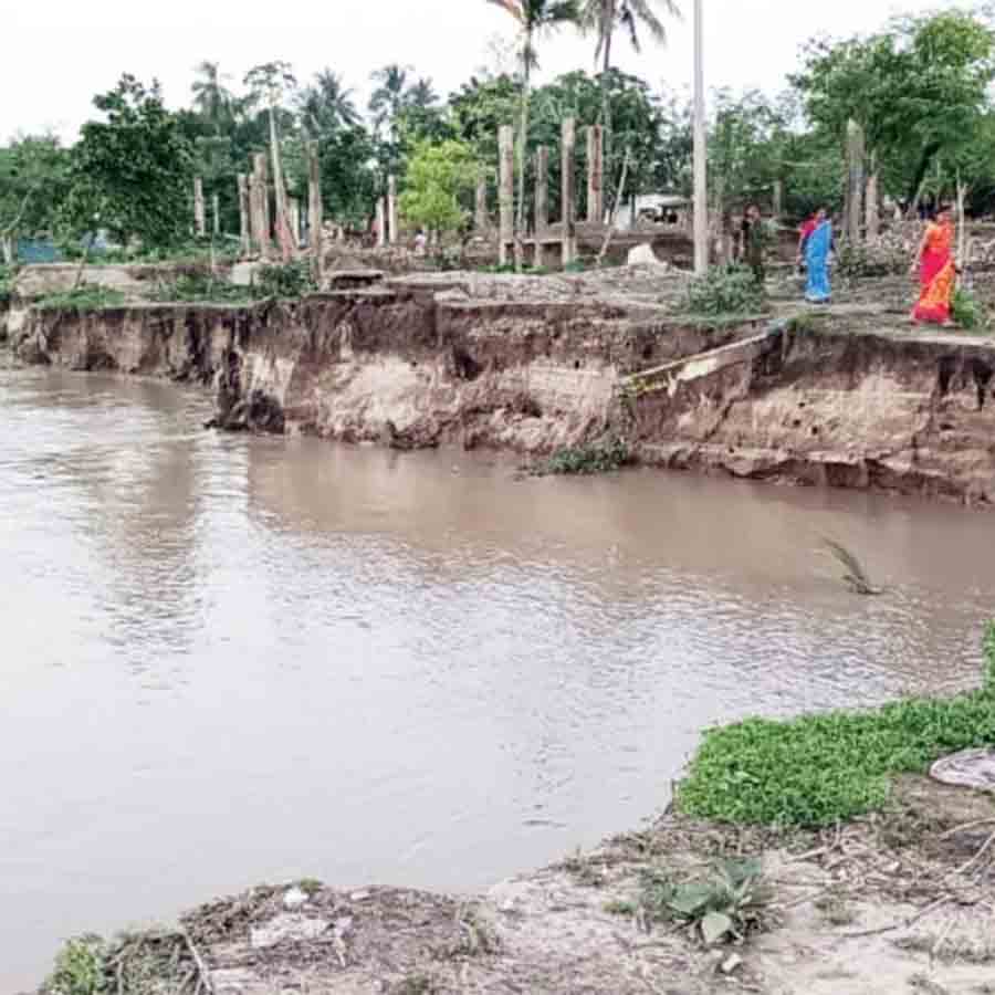 Both Central and State Government should look after the River erosion problems