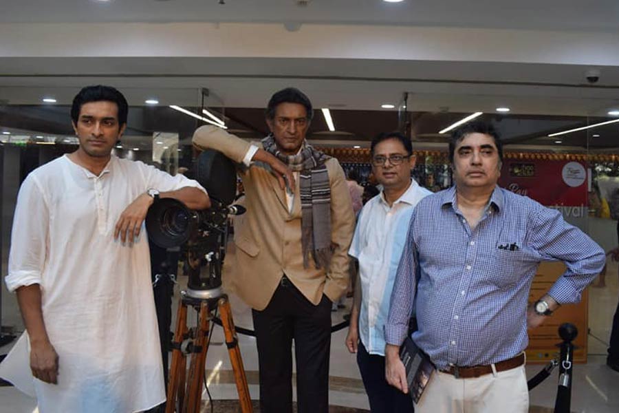 ‘অপরাজিত’ ছবির শুটিংয়ের সময়ে পরিচালক অনীক, প্রযোজক ফিরদসুল এবং জীতু। 