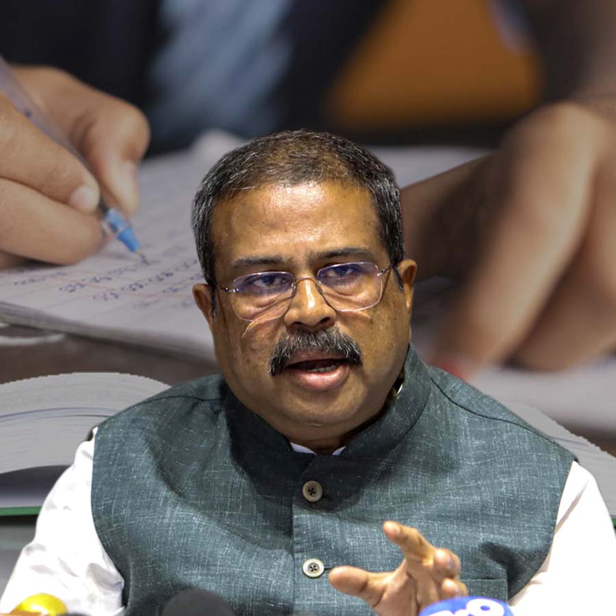 সিবিএসই নিয়ে মুখ খুললেন কেন্দ্রীয় শিক্ষামন্ত্রী ধর্মেন্দ্র প্রধান।