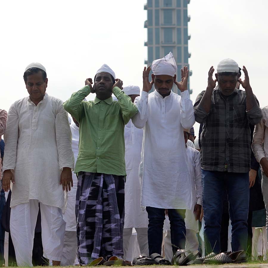 Kolkata celebrates Id Ul Adha with namaz at brigade prarade ground instead of Red Road dgtl