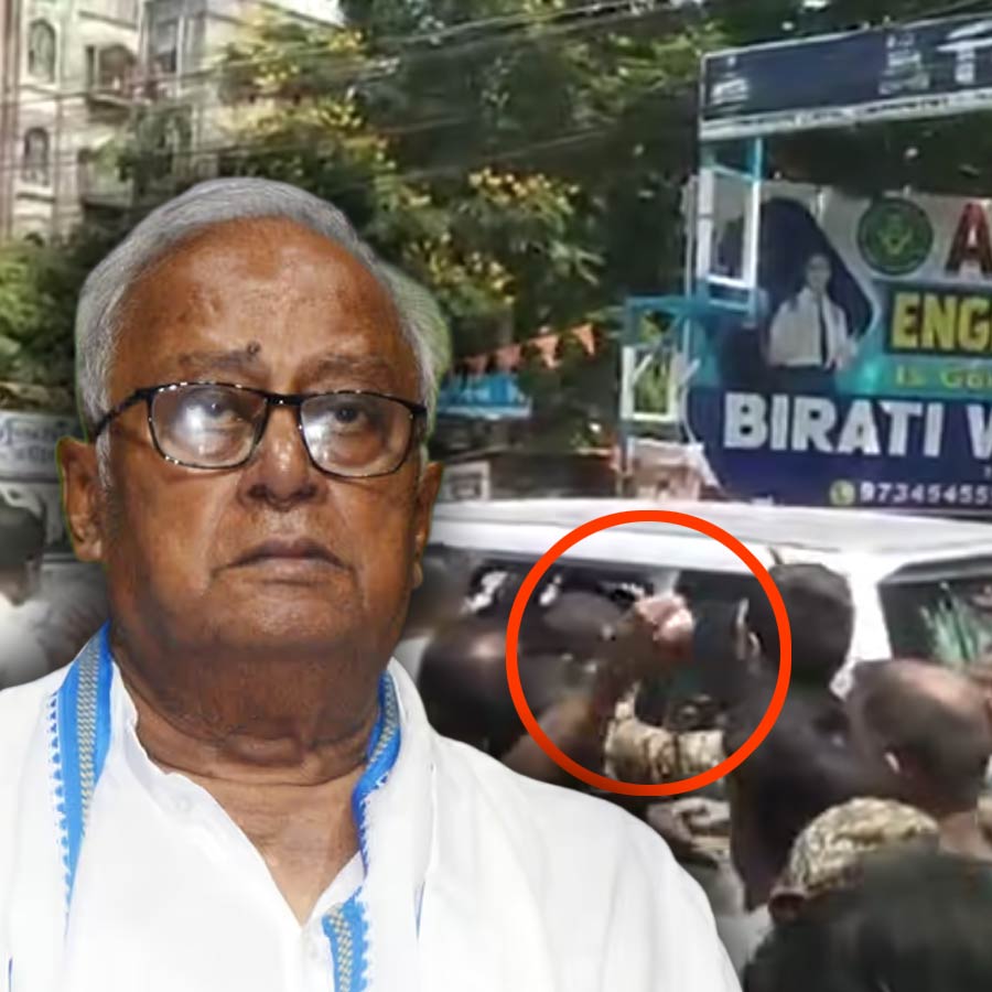 তৃণমূল সাংসদ সৌগত রায়। বৃহস্পতিবার তাঁর গাড়ি লক্ষ্য করে ডিম ছোড়া হয় বলে অভিযোগ।