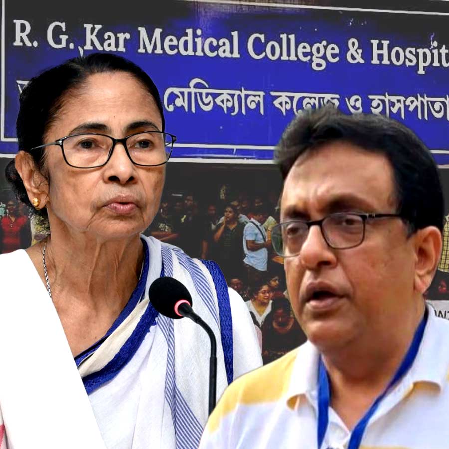 তৃণমূল মুখপাত্রের পদ থেকে ইস্তফা দিয়ে মমতা বন্দ্যোপাধ্যায়কে (বাঁ দিকে) চিঠি দিয়েছেন চিকিৎসক নেতা শান্তনু সেন (ডান দিকে)।