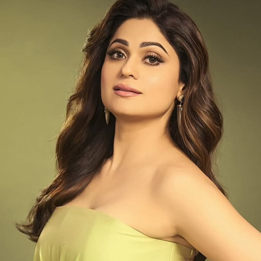 প্রকাশ্যে নিন্দককে কড়া জবাব শমিতার!