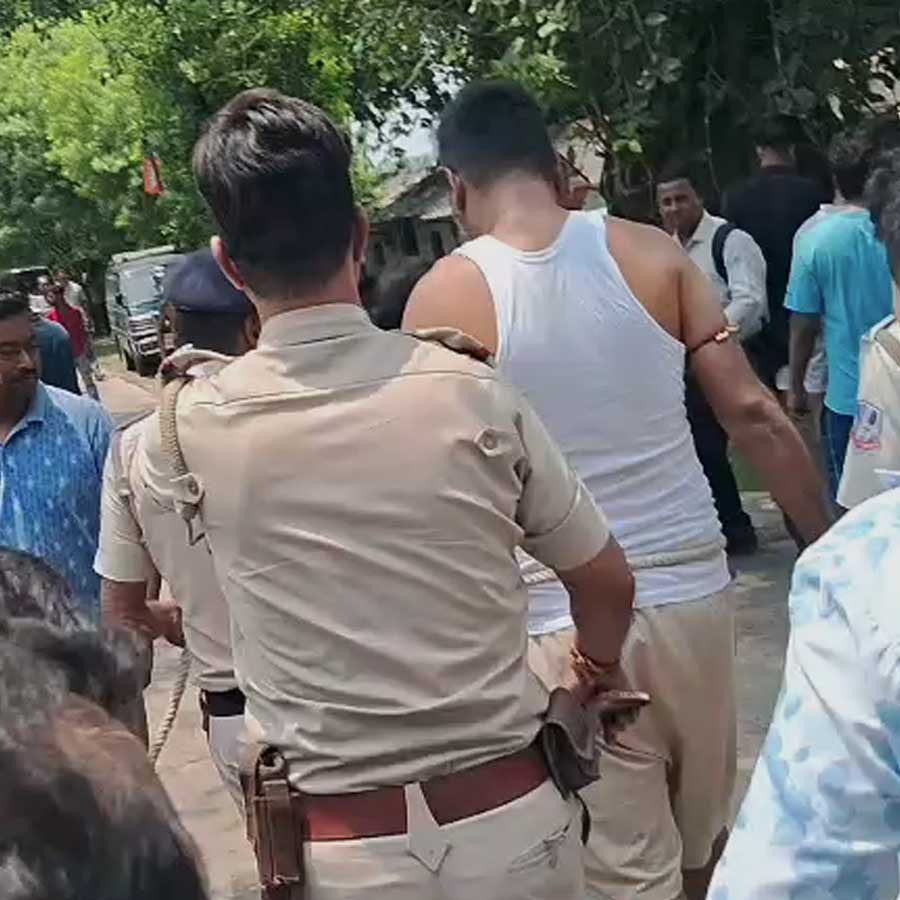 TMC leader paraded tying rope by police in Kanchrapara dgtl