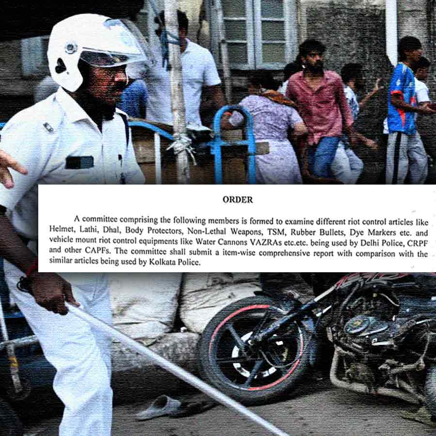 কলকাতা পুলিশের বাহিনীর সাজসরঞ্জাম খতিয়ে দেখতে কমিটি গঠন করেছে লালবাজার।