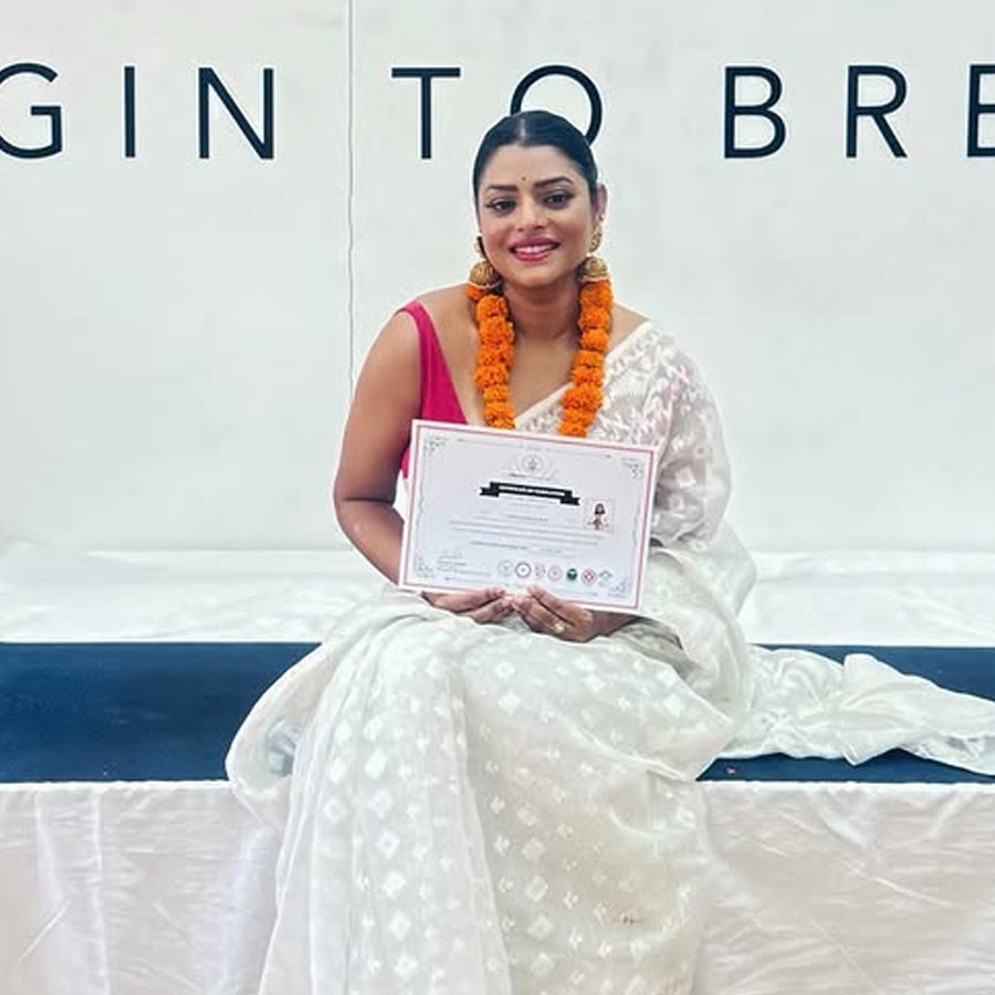 গীতশ্রী কি এ বার যোগগুরু?