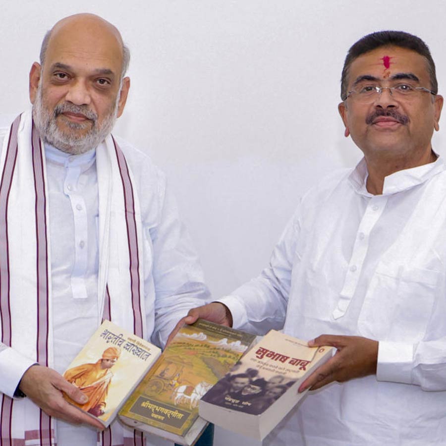 Amit Shah slams Mamata Banerjee for Bangladeshi infiltration in West Bengal, praises Suvendu Adhikari