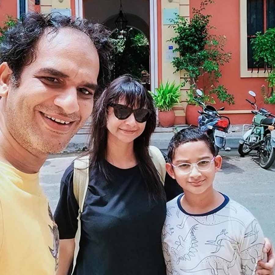 স্ত্রী অপরাজিতা এবং ছেলে উপমন্যুর সঙ্গে ঋত্বিক