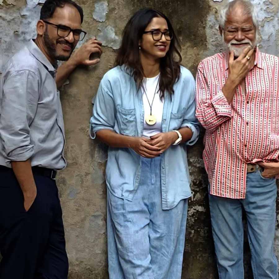 ‘ফেরা’ ছবির শুটিংয়ের ফাঁকে ঋত্বিক চক্রবর্তী, সোহিনী সরকার এবং সঞ্জয় মিশ্র