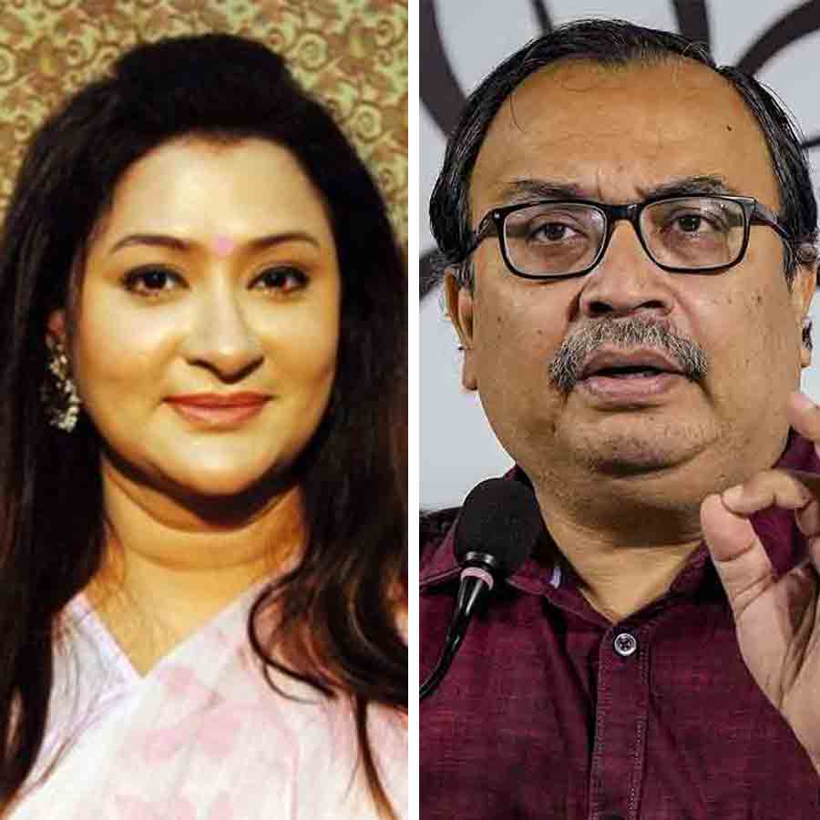 (বাঁ দিকে) চৌরঙ্গীর বিধায়ক নয়না বন্দ্যোপাধ্যায়। বেলেঘাটার বিধায়ক কুণাল ঘোষ (ডান দিকে)।