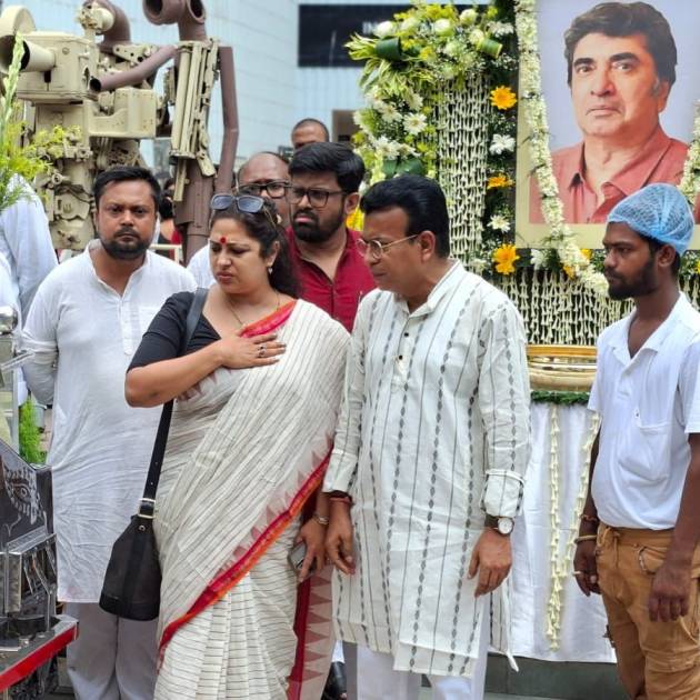 নন্দন চত্বরে অঞ্জন বসু, রুদ্রনীল ঘোষ। 