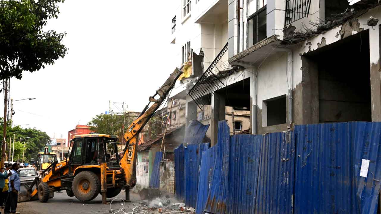 Calcutta High Court gives order to maintain status quo in Tiljala illegal building case