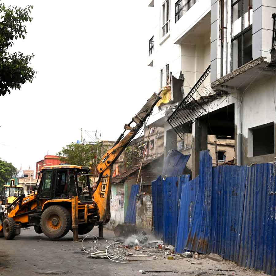 Calcutta High Court gives order to maintain status quo in Tiljala illegal building case