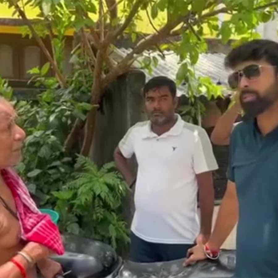 শাসানি-হুমকির ভিডিয়ো ছড়িয়ে পড়েছে।