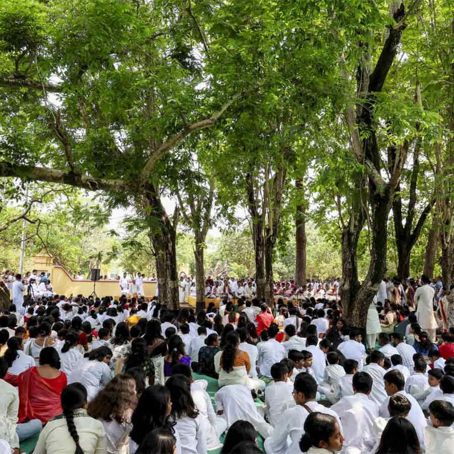 একসূত্রে: শান্তিনিকেতনে মাধবীবিতানে রবীন্দ্র-জন্মোৎসব, ৯ মে ২০২৬।
