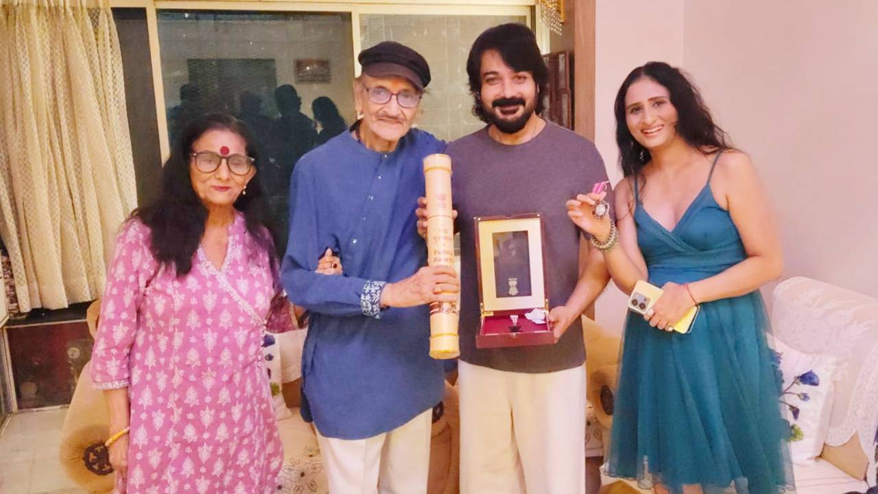 এক ফ্রেমে ইরা চট্টোপাধ্যায়, বিশ্বজিৎ চট্টোপাধ্যায়, প্রসেনজিৎ চট্টোপাধ্যায়, সম্ভাবী চট্টোপাধ্যায়।।