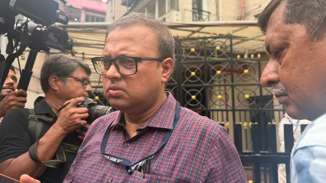 অভিষেক বন্দ্যোপাধ্যায়ের কালীঘাটের বাড়ির সামনে সিআইডি।