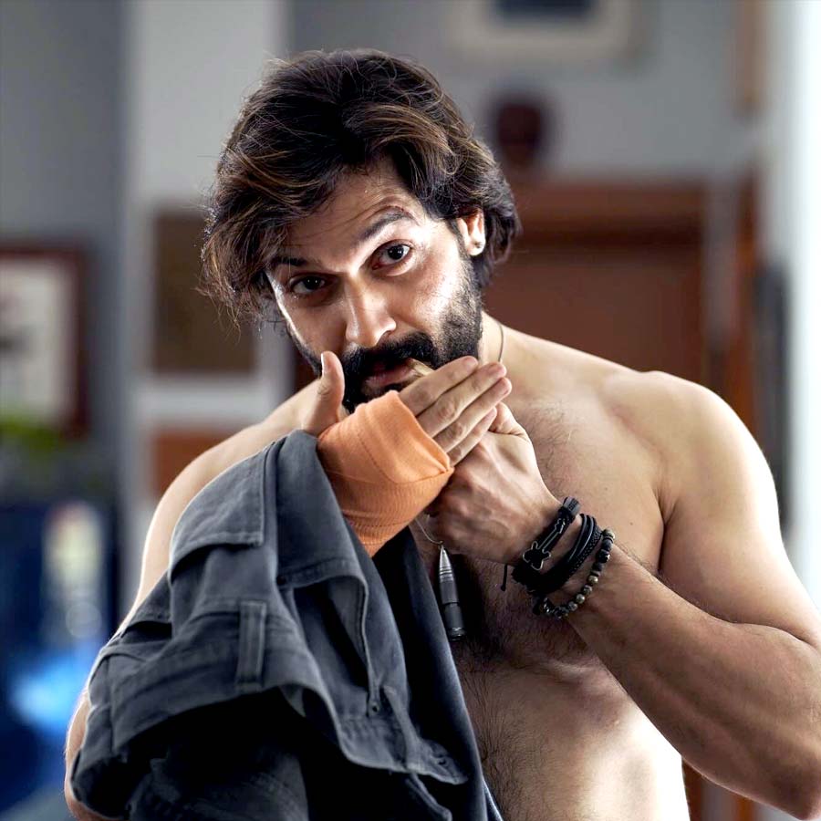 ‘তারকাটা’র প্রযোজনা থেকে কেন সরলেন বিক্রম?