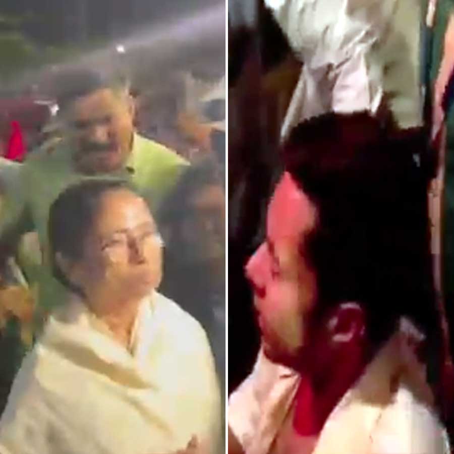 (বাঁ দিকে) মমতা বন্দ্যোপাধ্যায় এবং অভিষেক বন্দ্যোপাধ্যায় (ডান দিকে)।