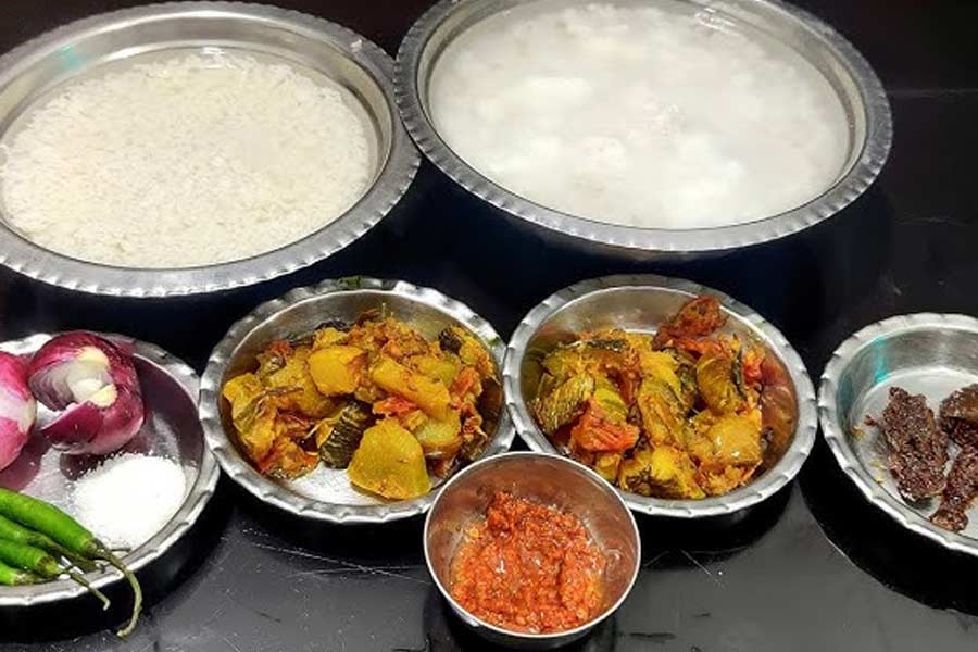 প্রতি বছর পয়লা মে আন্তর্জাতিক শ্রমিক দিবসে ছত্তীসগঢ়ে বোরে বাসি দিবস উদ্‌যাপন হয়। বোরে বাসি এখানকার আদিবাসী এবং কৃষকদের প্রধান খাবার। এখাকার ঐতিহ্যবাহী খাবারটি সকলে মিলে এই দিন তোয়াজ করে খান।