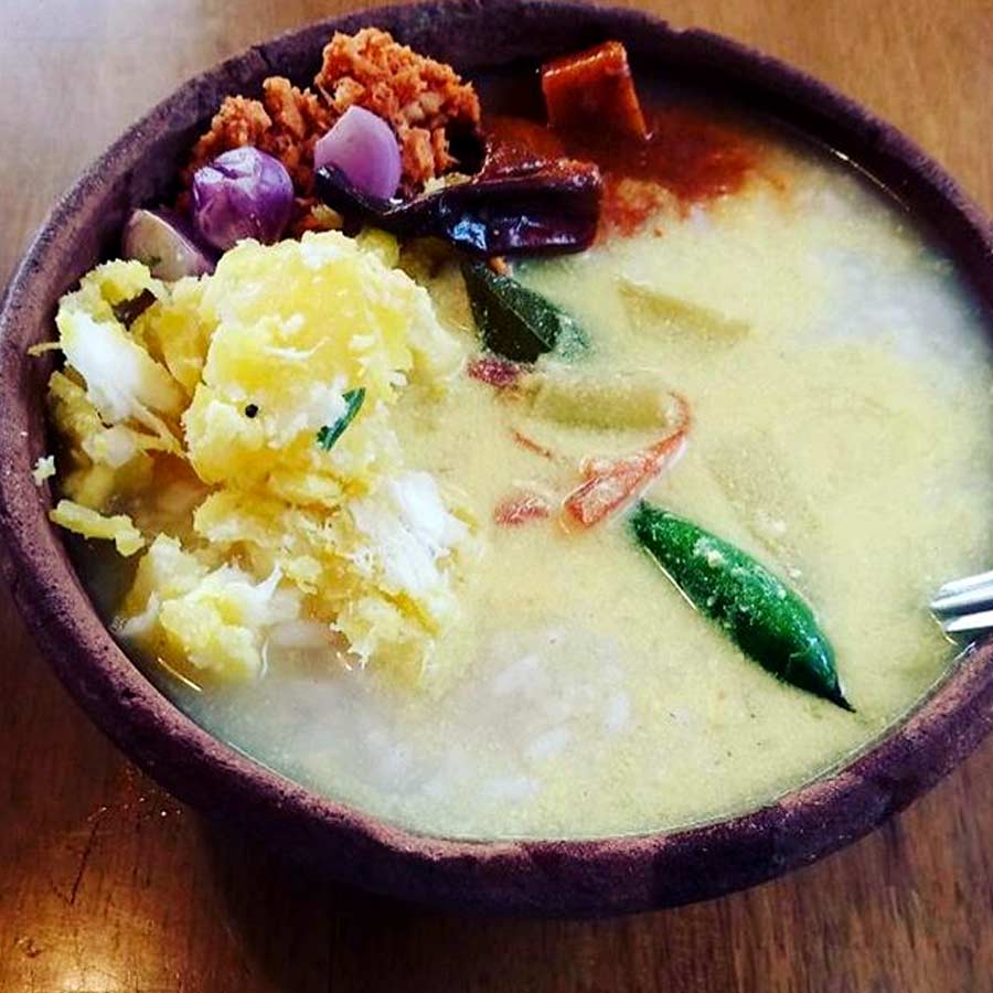 কেরলে জল ঢালা ভাতকে বলা হয় ‘পাঝম কাঞ্জি’। এই রাজ্যে পাঝম কাঞ্জি খাওয়া হয়, আচার, নারকেল দিয়ে তৈরি পোরি মশলা, পেঁয়াজ, লঙ্কা এবং ভাজাভুজি সহযোগে।
