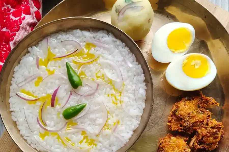 মজিয়ে নেওয়া পান্তাভাতে থাকে অন্ত্রের পক্ষে ভাল ব্যাক্টেরিয়া। তা ছাড়া পান্তা যেমন শরীর ঠান্ডা রাখে, তেমনই তা হজম হয় তাড়াতাড়ি। তা ছাড়া, টাটকা ভাতের চেয়ে পান্তায় বেশ কিছু খনিজও বেশি পরিমাণে পাওয়া যায়।