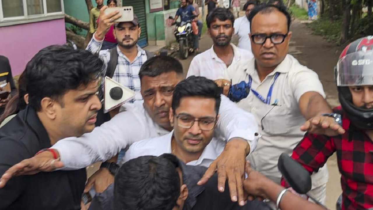 শনিবারই অভিষেককে নোটিস দিয়েছে সিআইডি।