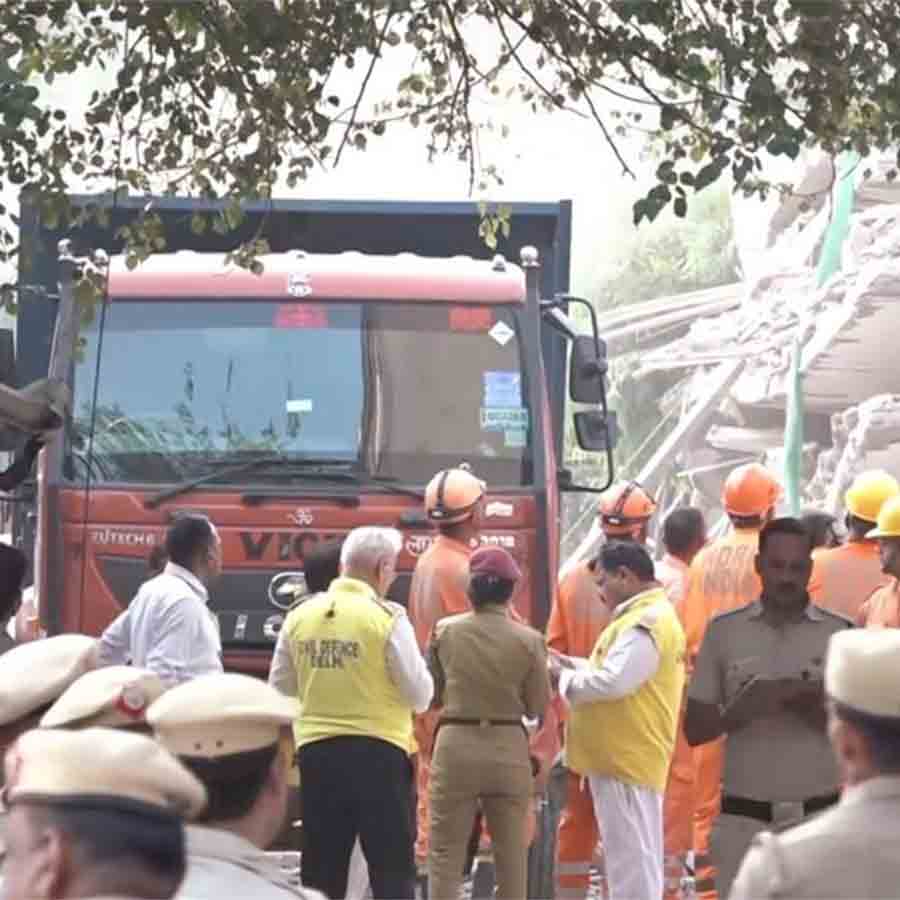 Witnesses recall building collapse horror in Delhi