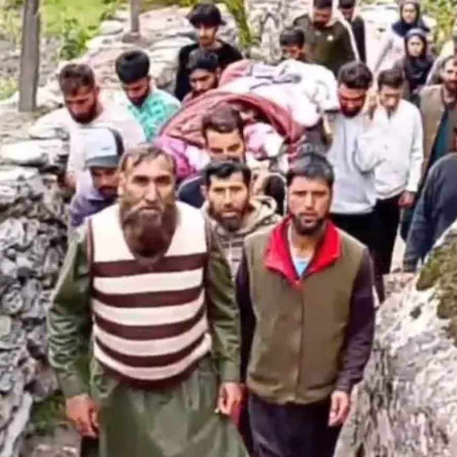 Pregnant woman carried on shoulders to hospital, but child died in Jammu and Kashmir