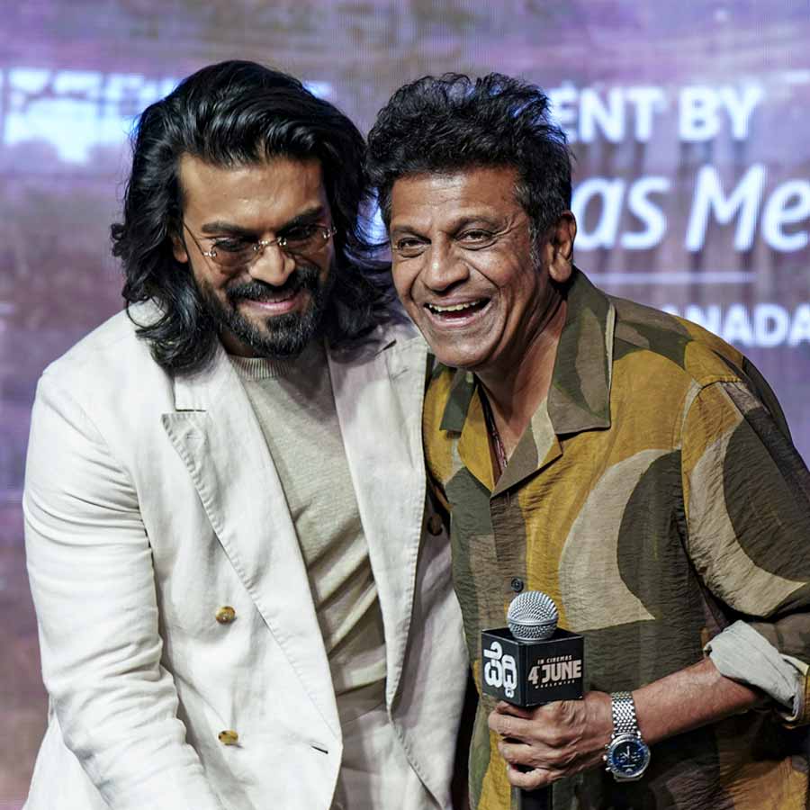 ‘পিদ্দী’র প্রচারে রাম চরণ ও শিব রাজকুমার।