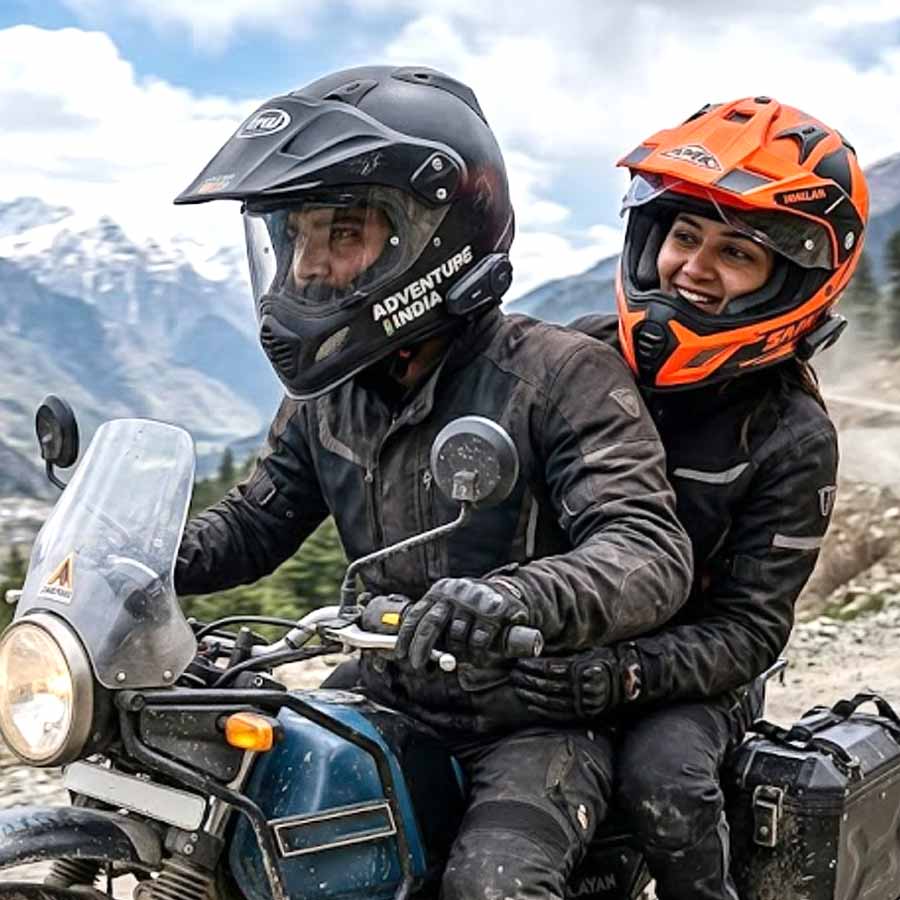বাইকে সওয়ার হলে হেলমেটও জরুরি, কেনার আগে কোন বিষয় মাথায় রাখবেন?