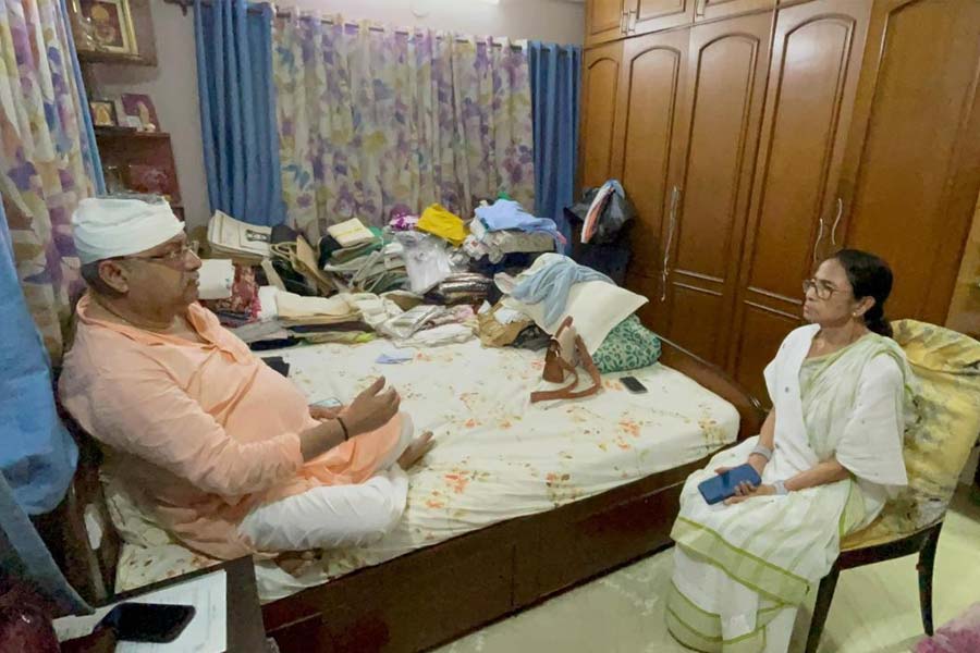 রবিবার কল্যাণ বন্দ্যোপাধ্যায়কে দেখতে তাঁর ভবানিপুরের বাড়িতে মমতা বন্দ্যোপাধ্যায়।