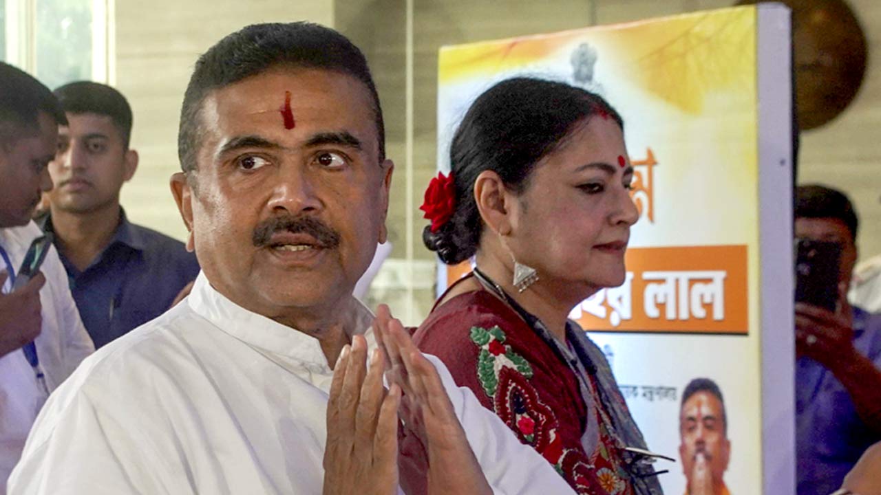 সোমবার রাজ্য মন্ত্রিসভায় শপথ নেবেন ৩৫ জন মন্ত্রী। জানালেন মুখ্যমন্ত্রী শুভেন্দু অধিকারী।
