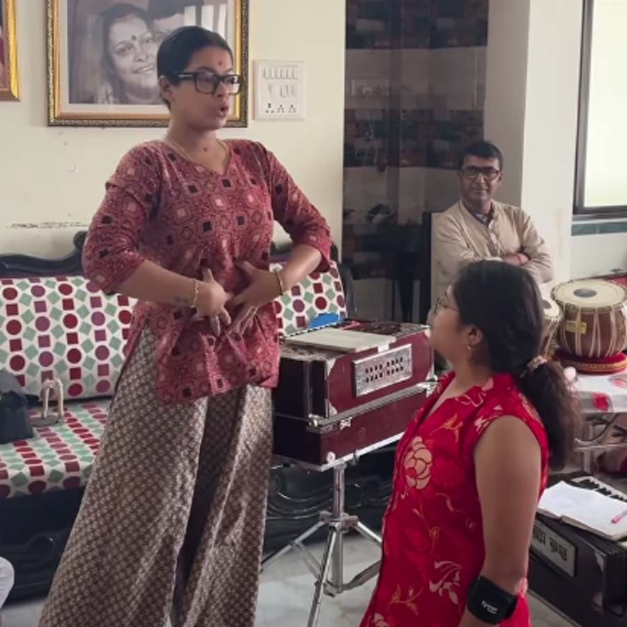 যোগাভ্যাসের সঙ্গে রেওয়াজ। 