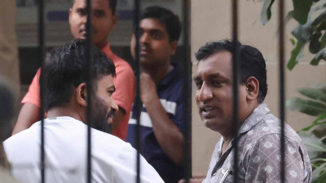 পুলিশের হেফাজত থেকে মুক্তির পর সিজেপি-র প্রতিষ্ঠাতা অভিজিৎ দীপকে।