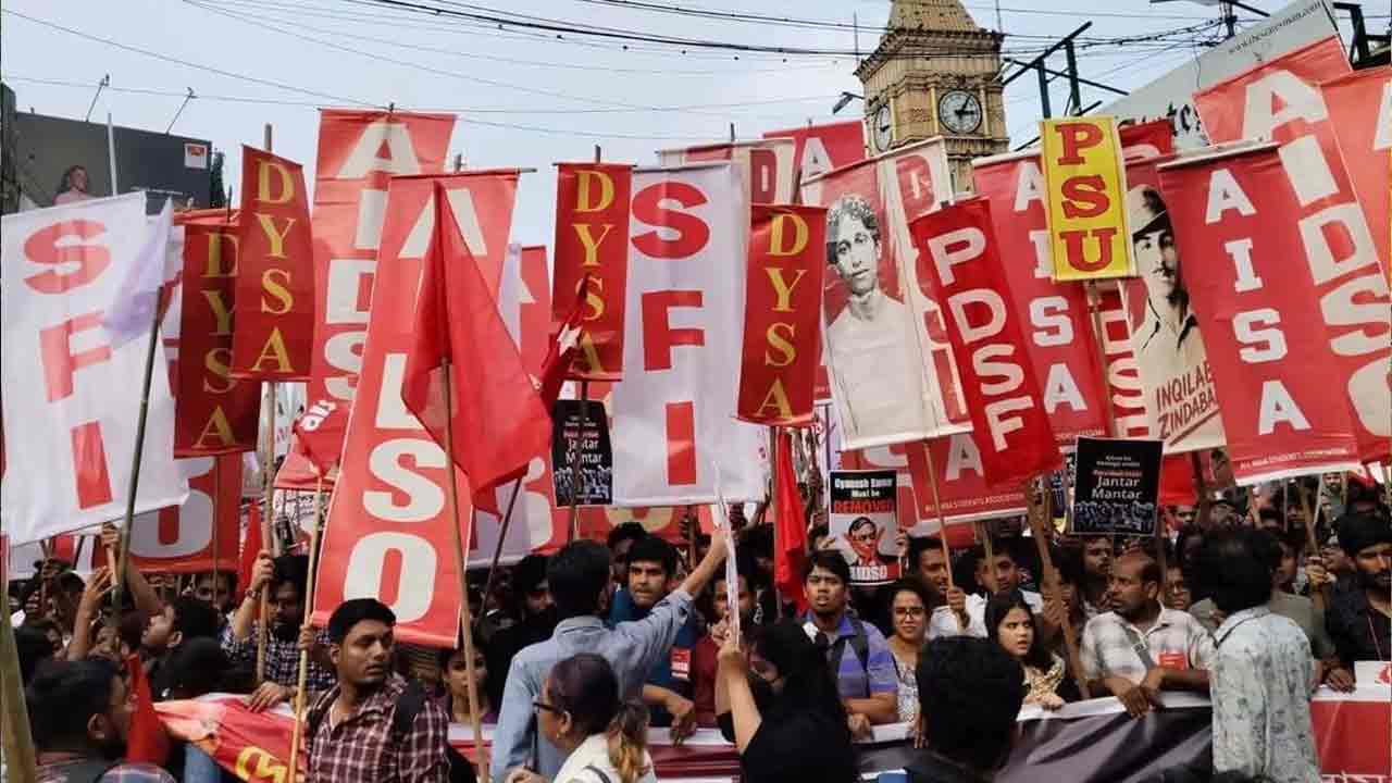 কলকাতায় বামপন্থী ছাত্র সংগঠনগুলির মিছিল।