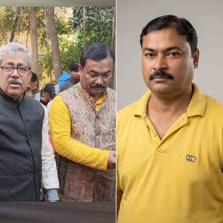 ধৃত তৃণমূল কংগ্রেসের দুই কাউন্সিলর ও বিধায়ক ‘ঘনিষ্ঠ’ এক নেতা। 