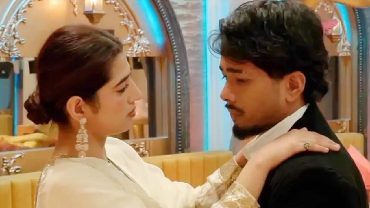 সম্পর্ক ভাইবোনের বলে দাবি করেছেন তাঁরা। অথচ তাঁদের ঘনিষ্ঠতা নিয়েই এখন বিতর্ক তুঙ্গে। ‘বিগ বস্ ২০’-এর প্রতিযোগী লভ গিল ও স্কাউট ওপি নিজেদের ভাইবোনের মতো বলে দাবি করেছেন বার বার। কিন্তু তাঁদের শারীরিক ঘনিষ্ঠতা, একে অপরকে নিয়ে অধিকারবোধ এবং স্কাউটের সাম্প্রতিক মন্তব্য ঘিরে উঠেছে নানা প্রশ্ন। বিষয়টি নিয়ে মুখ খুলেছেন সহ-প্রতিযোগী আম্রপালি দুবেও। এমনকি সঞ্চালক সলমন খানও লভকে প্রশ্ন করেছেন। কিন্তু কে এই লভ গিল ও স্কাউট ওপি?