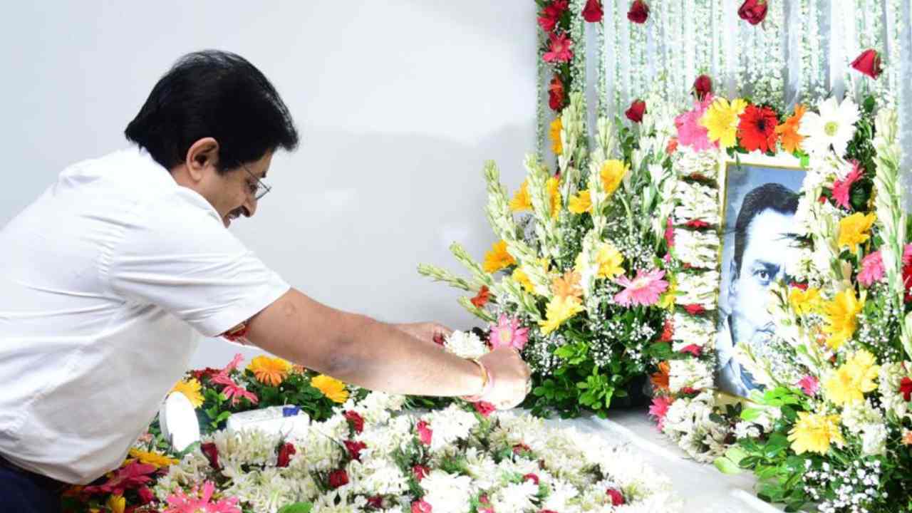 সিএবির প্রাক্তন সভাপতি স্নেহাশিস গঙ্গোপাধ্যায়ের শ্রদ্ধাজ্ঞাপন।