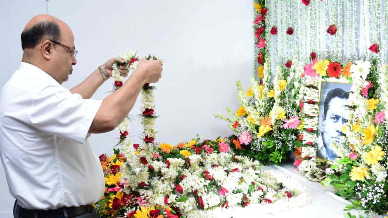 বিশ্বনাথ দত্তের পুত্র সুব্রত দত্তের শ্রদ্ধাজ্ঞাপন।