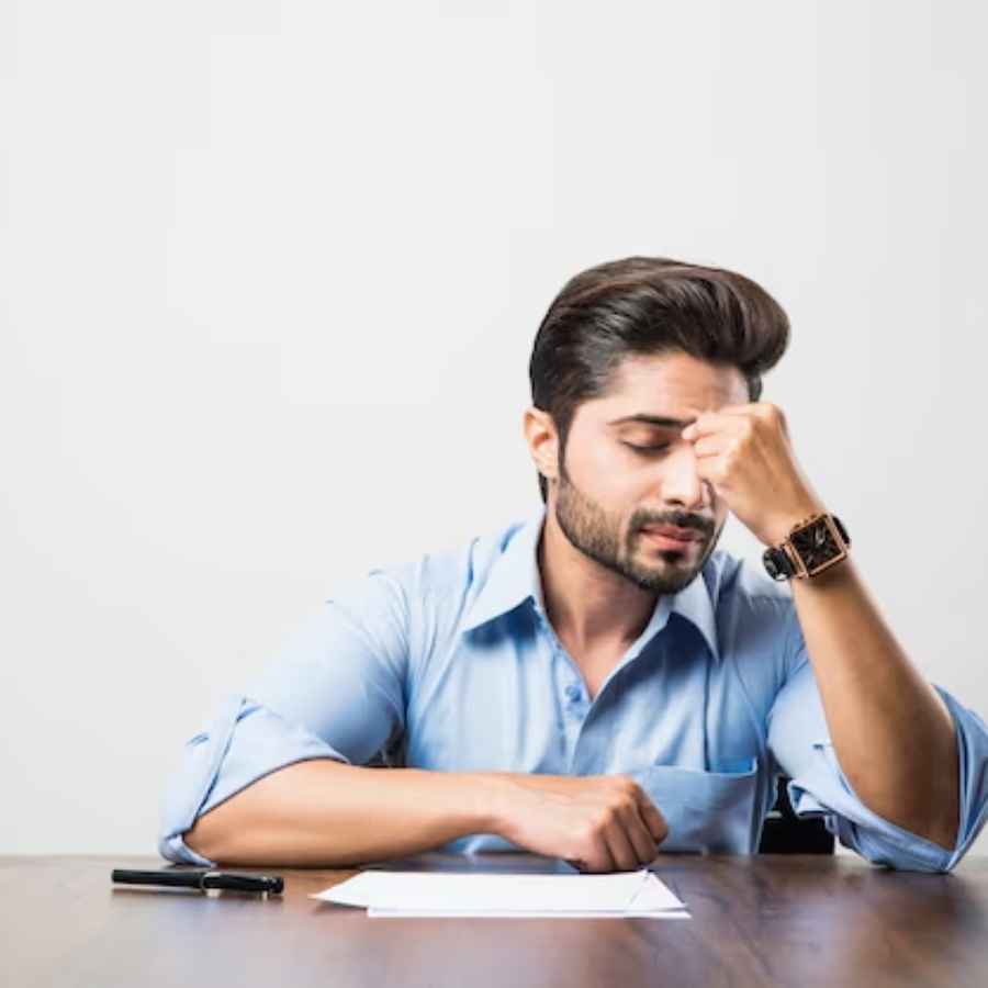 কোনও অচেনা বা অননুমোদিত লেনদেন হয়েছে কি না, সেই দিকেও খেয়াল রাখুন। 