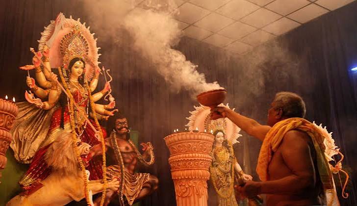  ২০২৮-এ দু’বার দুর্গাপুজো আয়োজিত হবে। সমাজমাধ্যমে এ নিয়ে তুঙ্গে জল্পনা। 