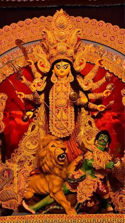 বনেদি বাড়িগুলিতে এবং বারোয়ারি, সর্বজনীন পুজো হয় সূর্য সিদ্ধান্ত মেনে। তারা পুজো করবেন অক্টোবরের মাঝামাঝি সময়ে।